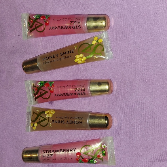 Victoria's Secret Strawberry Fizz Lip Gloss Trio - Sheer Pink Shine - Picture 7 of 7